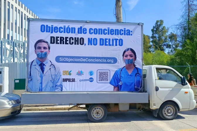 Médicos protestan contra limitaciones a la objeción de conciencia en Puebla, México