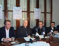 La conferencia de prensa (foto oficina de prensa Obispado de Mar de Plata)?w=200&h=150