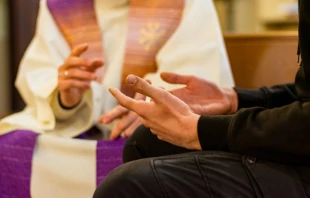 Imagen referencial del sacramento de la confesión. Crédito: P. Vytautas Markünas, SDB / Cathopic