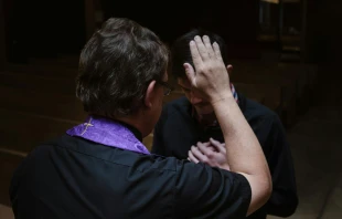 Confesión. Crédito: Josh Applegate / Unsplash