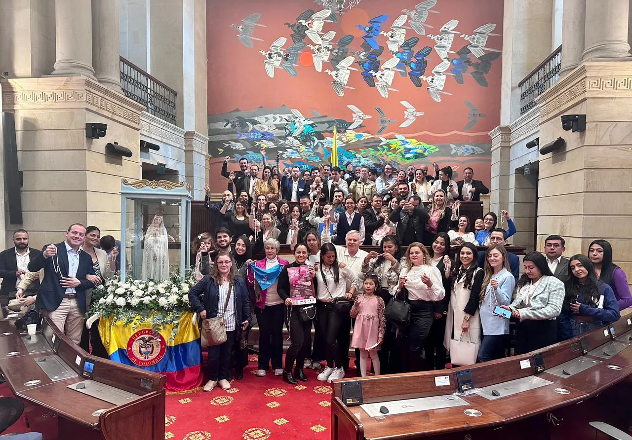El Gran Rosario por Colombia se celebró en la sede del Congreso el viernes 13 octubre de 2023.?w=200&h=150