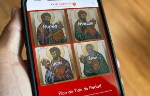 El aplicativo Cor Ardens está disponible tanto para iOS como para Android. Crédito: ACI Prensa.