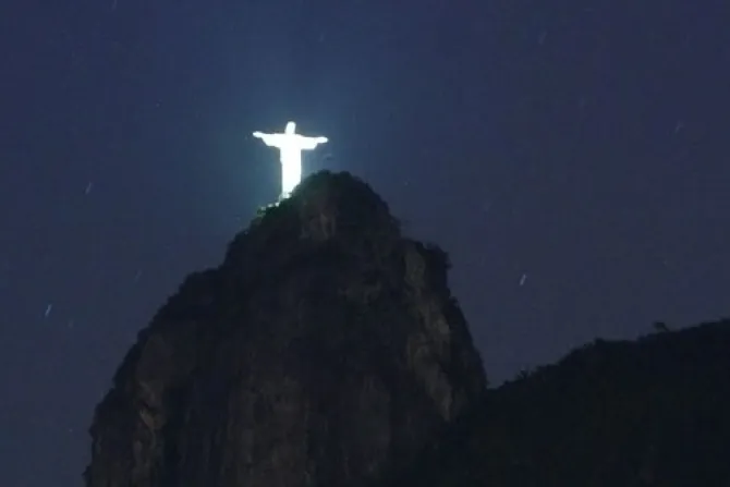 Cristo del Corcovado en Brasil pierde un dedo debido a un rayo