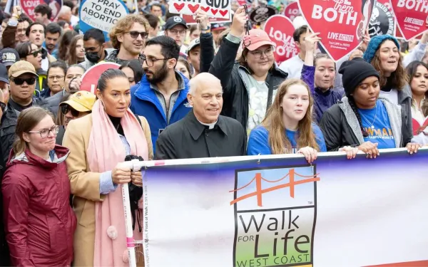 Mons. Salvatore Cordileone participa en la Walk for Life West Coast el sábado 20 de enero de 2024, en San Francisco. Crédito: José Aguirre/Walk for Life West Coast.