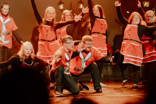 El coro de Amigos del Club 21 participa en el espectáculo navideño anual de la organización. Crédito: Cortesía de Amigos del Club 21