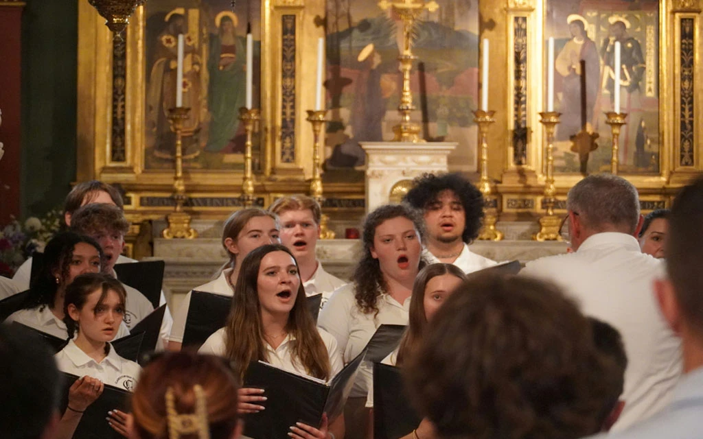 Un coro en una iglesia católica.?w=200&h=150