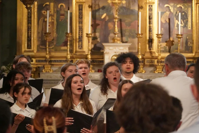 Un coro en una iglesia.