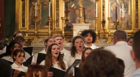 Un coro en una iglesia.