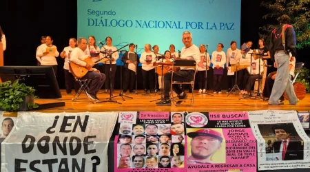 El "Coro Inolvidable" en el Segundo Diálogo Nacional por la Paz en México.
