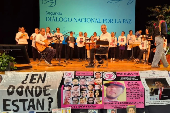 El "Coro Inolvidable" en el Segundo Diálogo Nacional por la Paz en México.