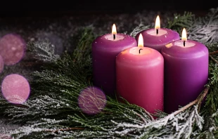 Corona de Adviento Crédito: Natalia Sem - Shutterstock