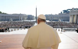 El Papa Francisco en la audiencia general en la Plaza de San Pedro Vatican Media