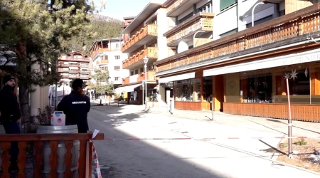 Alrededores del bar "Le Constellation" donde al menos 40 jóvenes perdieron la vida el pasado 1 de enero/Imagen del 6 de enero