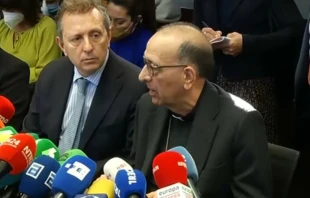 El abogado Javier Cremades y el presidente de la CEE, Cardenal Juan José Omella. Crédito: CEE