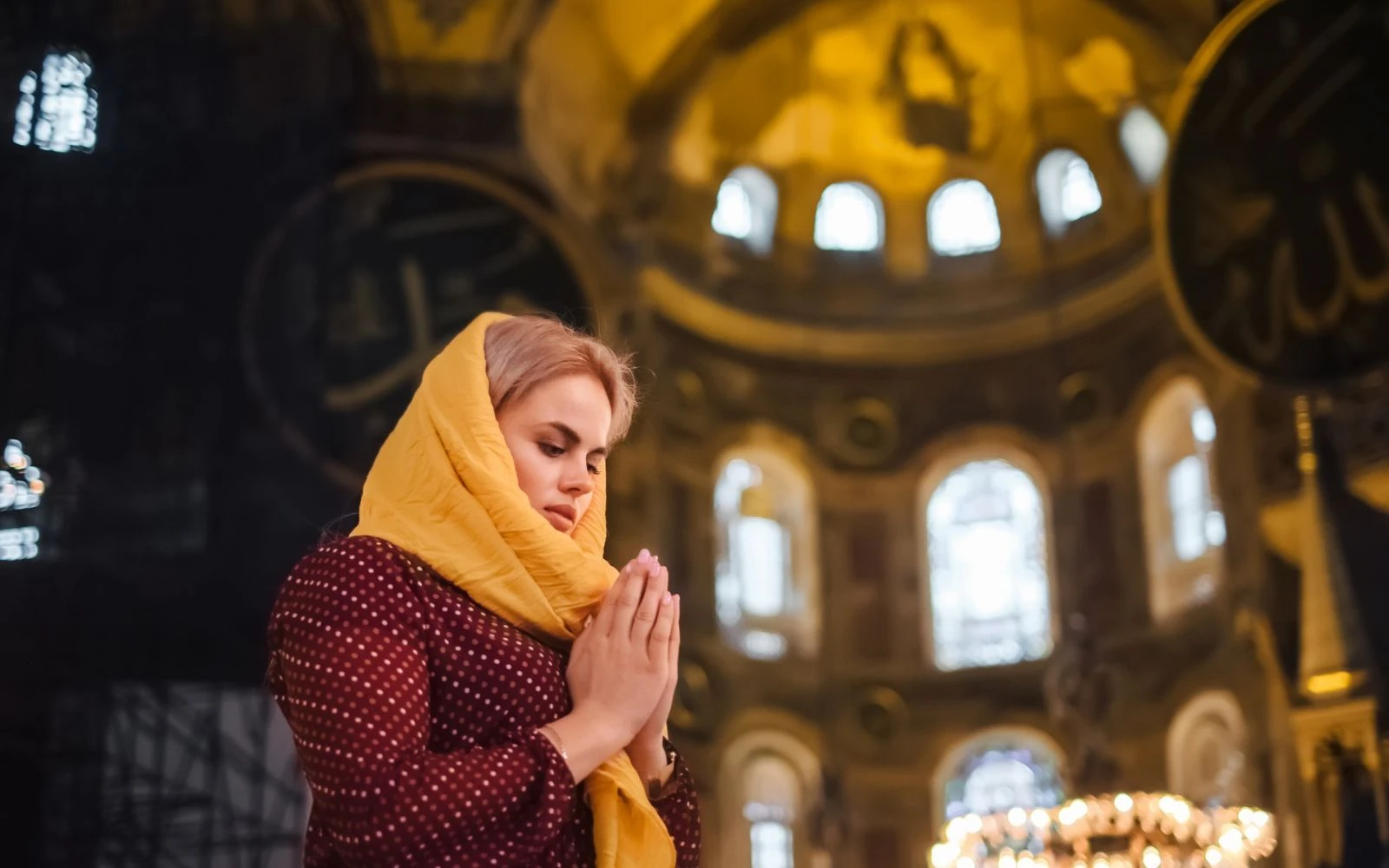 Una fiel rezando en Estambul?w=200&h=150