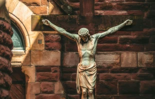 La cruz de Cristo. Crédito: K. Mitch Hodge / Unsplash