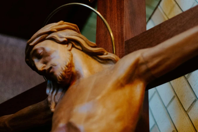 Foto referencial de un crucifijo