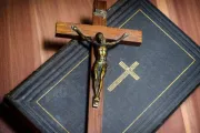 Cruz y Biblia