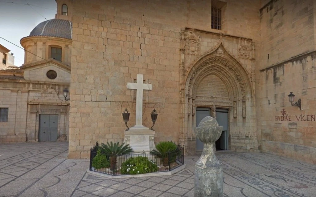 La Cruz de Callosa de Segura, en su ubicación original. Crédito: Plataforma en Defensa de la Cruz.