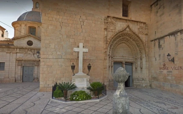 La Cruz de Callosa de Segura, en su ubicación original. Crédito: Plataforma en Defensa de la Cruz.