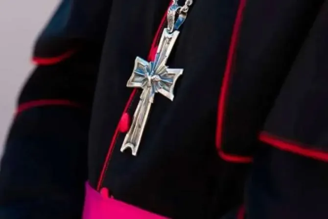 ¿Cómo llegó a la Amazonía una cruz regalada por Juan Pablo II a un obispo español?