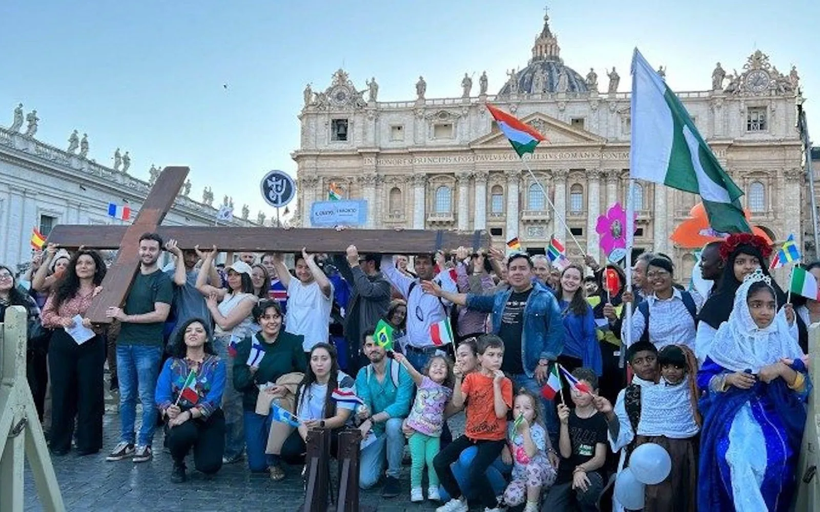 Procesión en Roma con las "cruz de los jóvenes"?w=200&h=150