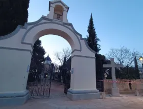 Cruz del Calvario retirada ilegalmente en España recupera su lugar a tiempo para Semana Santa