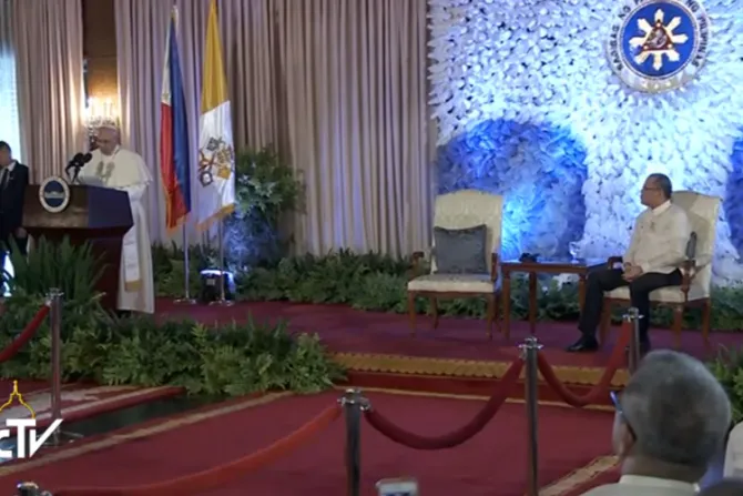 [VIDEO] Papa Francisco pide por las familias y los pobres ante autoridades de Filipinas