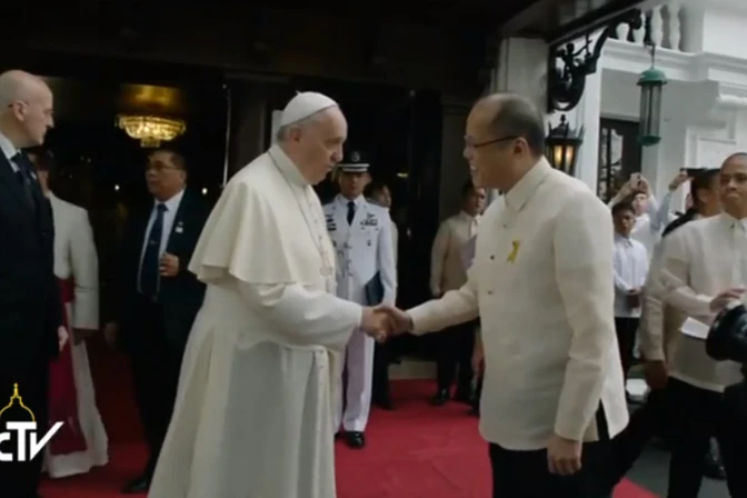 Papa Francisco tuvo encuentro privado con Presidente de Filipinas