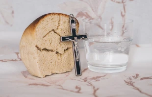 La Cuaresma es un tiempo litúrgico de oración y penitencia que ofrece la Iglesia para prepararse para el Triduo Pascual. Crédito: Kamil Szumotalski / Unsplash