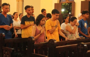 Jóvenes cubanos en Misa. Crédito: Pastoral Juvenil Camagüey