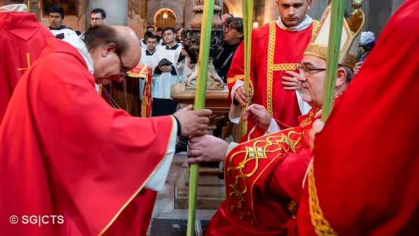 El Patriarca Latino de Jerusalén bendice las palmas y los ramos de olivo. Crédito: SG - CTS.