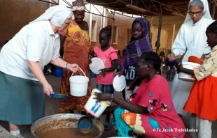 Los residentes de Dar Mariam sobreviven con una dieta muy simple y la malnutrición es una gran preocupación. Crédito: P. Jacob Thelekkadan - ACN.