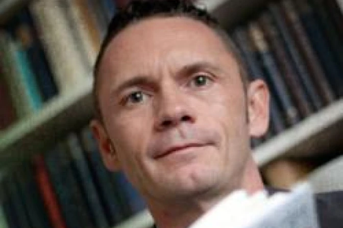 Cardenal retira licencia a teólogo gay opuesto a doctrina católica