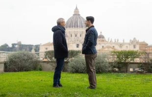 El actor católico David Henrie en la nueva docuserie "Seeking Beauty". Crédito: EWTN Studios