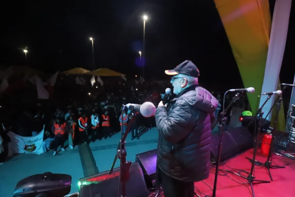 Mons. Javier Del Río en una edición anterior de la fiesta juvenil de la fe. Crédito: Archivo Arzobispado de Arequipa.