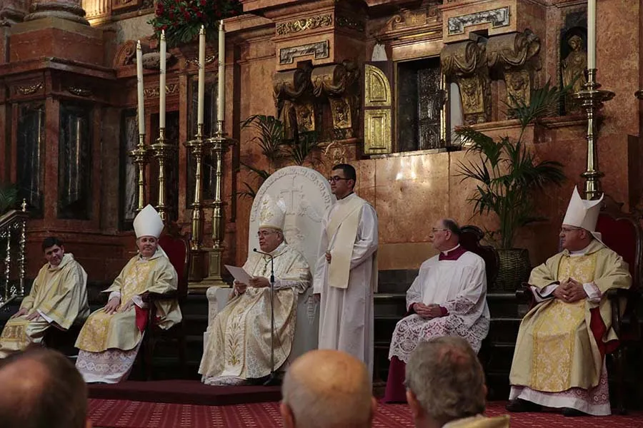 Mons. Demetrio Fernández, Obispo de Córdoba junto con Obispo de Bilbao. emérito de Sevilla y diácono iraquí en Misa Crismal. Foto: Diócesis de Córdoba. ?w=200&h=150