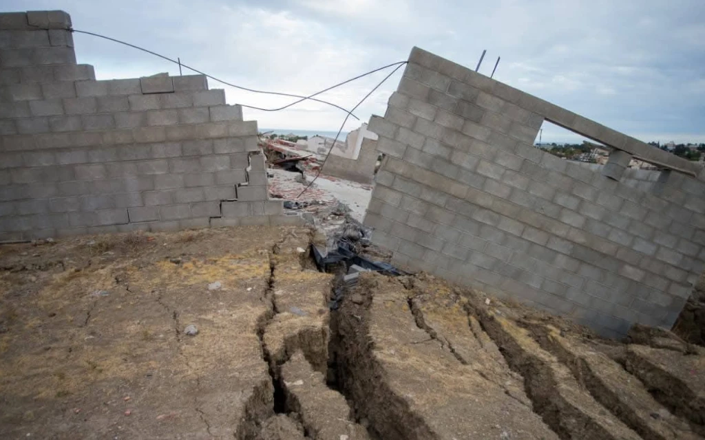 Son cientos los afectados por el derrumbe del Cerro Hermitte?w=200&h=150