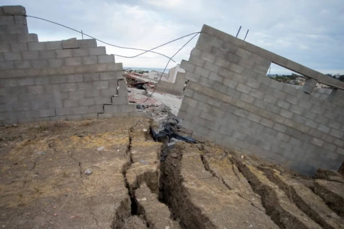 Son cientos los afectados por el derrumbe del Cerro Hermitte