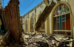 Interior destruido de la parroquia San Gregorio Magno. Crédito: Protección Civil Cerralvo