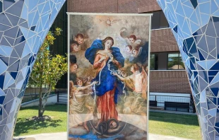 Templete dedicado a la Virgen Desatanudos en la Universidad Francisco de Vitoria. Crédito: Regnum Christi.