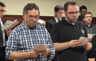 Francisco José (Patxi) Antón y su hijo Josu serán ordenados diáconos el mismo día en Vitoria (España). Crédito: Diócesis de Vitoria.