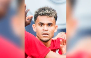 Luis Díaz, extremo izquierdo del Liverpool de Inglaterra Crédito: Wikimedia Commons