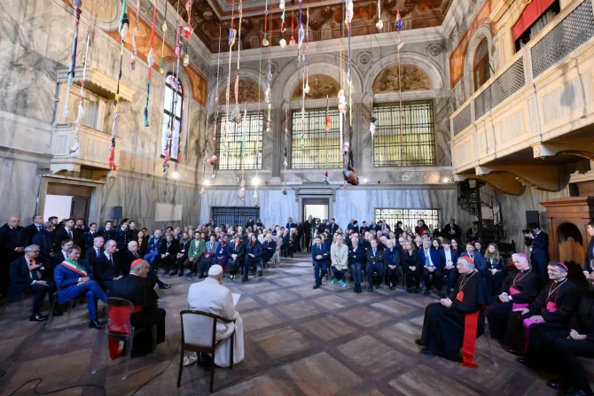 El Papa Francisco durante su discurso a artistas reunidos en Venecia