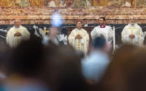 El Cardenal Luis Antonio Tagle, pro-prefecto del Dicasterio para la Evangelización, preside la Misa del Jubileo de los Misioneros Digitales e Influencers Católicos el 29 de julio de 2025, en la Basílica de San Pedro del Vaticano.