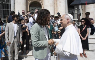 Jonathan Roumie en su encuentro con el Papa León XIV este miércoles Crédito: Vatican Media