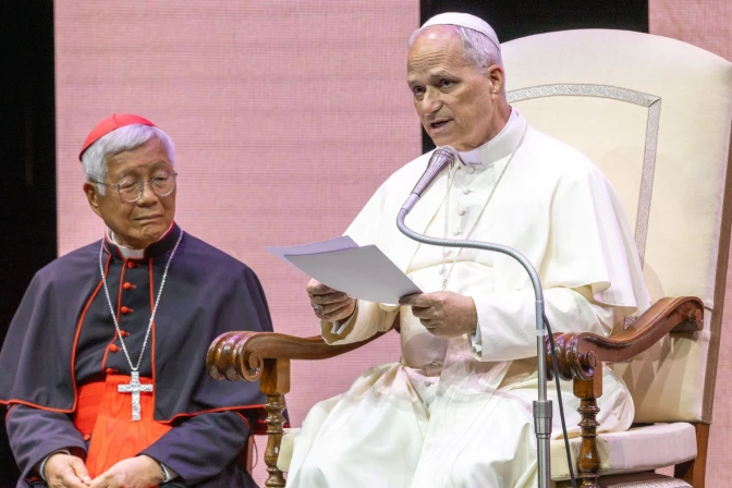 León XIV durante el encuentro con sacerdotes este jueves