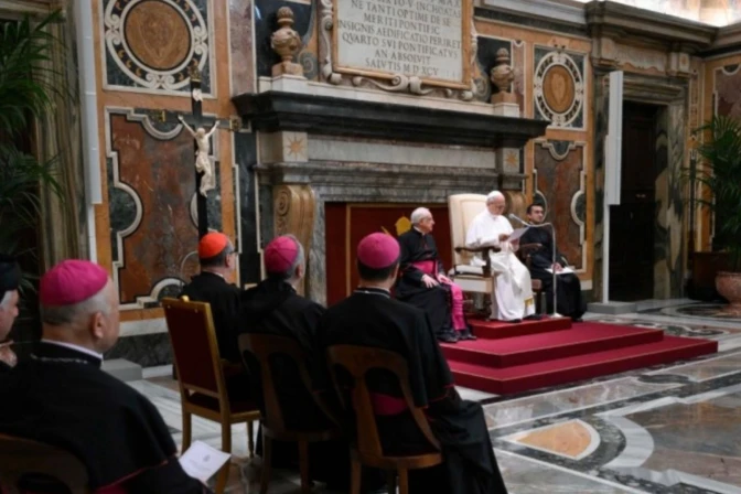 El Papa  la Reunión de las Obras de Ayuda a las Iglesias Orientales (ROACO) —-el brazo operativo de la Santa Sede para dar asistencia a las Iglesias orientales