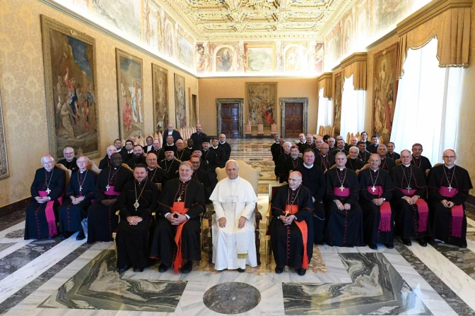 El Papa dirigió un discurso a los obispos y superiores generales de las congregaciones de los Padres Escalabrinianos y los Redentoristas