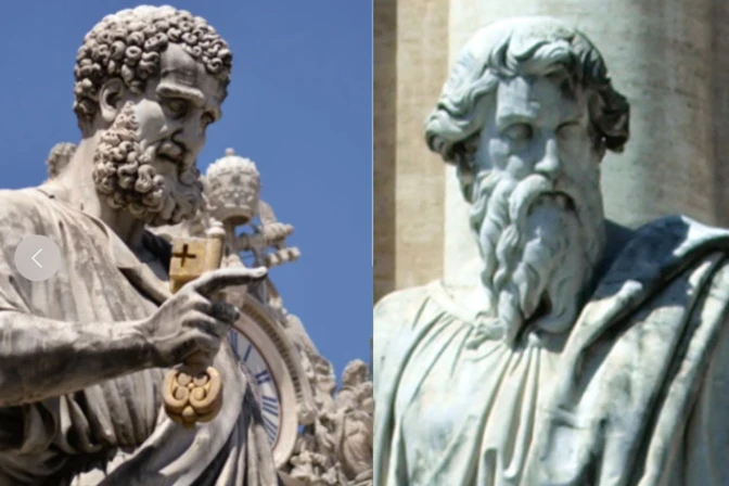 Estatuas de San Pedro y San Pablo en la plaza de San Pedro del Vaticano